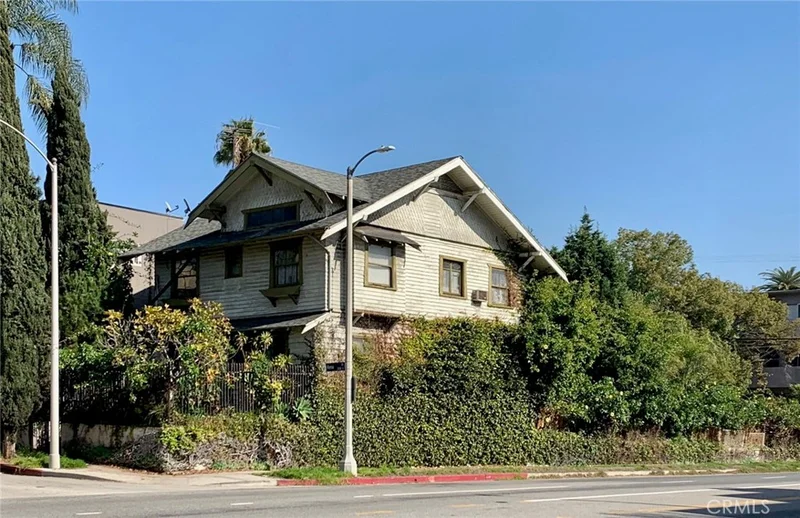 260 Reno, Los Angeles, CA 90057
