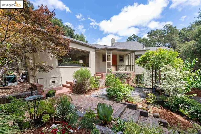 4120 Reinhardt Dr, Oakland, CA 94619