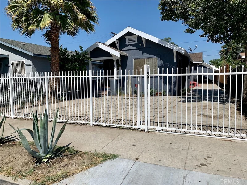 8724 Grape, Los Angeles, CA 90002