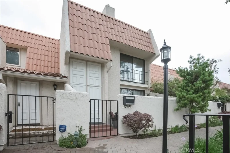 6230 1/2 Shoup, Woodland Hills, CA 91367