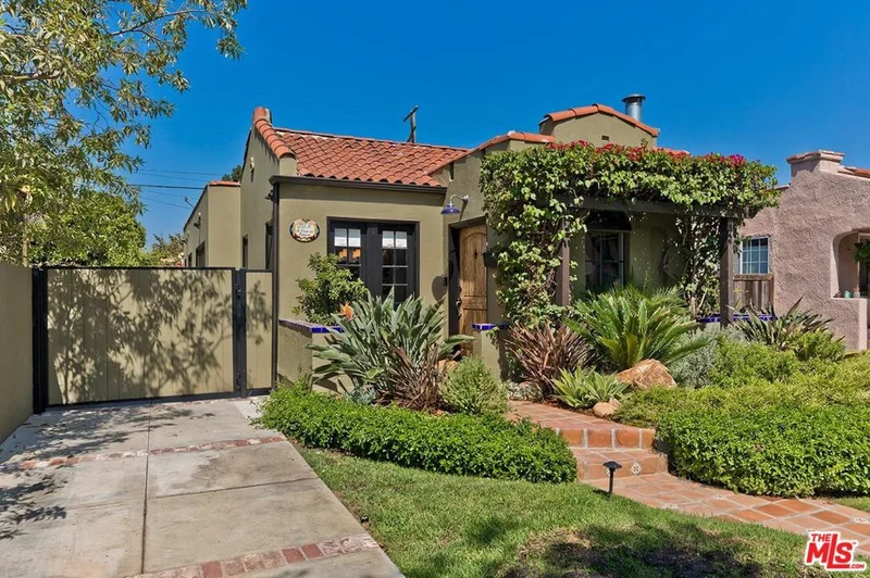 555 N Bronson Avenue, Los Angeles, CA 90004