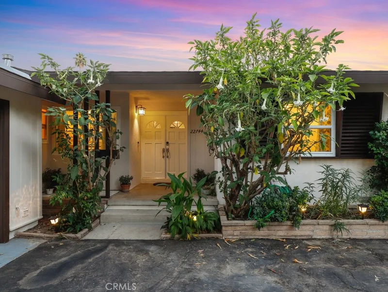 22744 Hamlin, West Hills, CA 91307