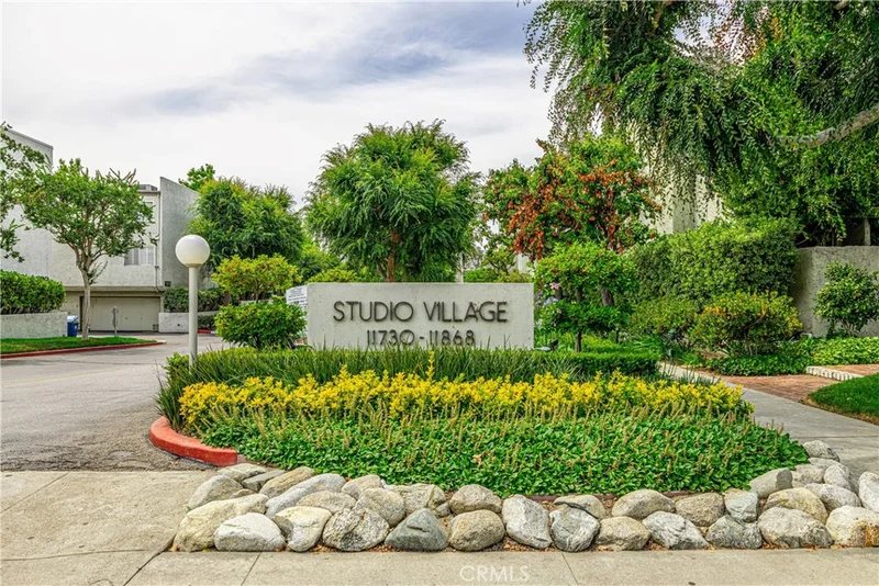 11806 Moorpark #B, Studio City, CA 91604