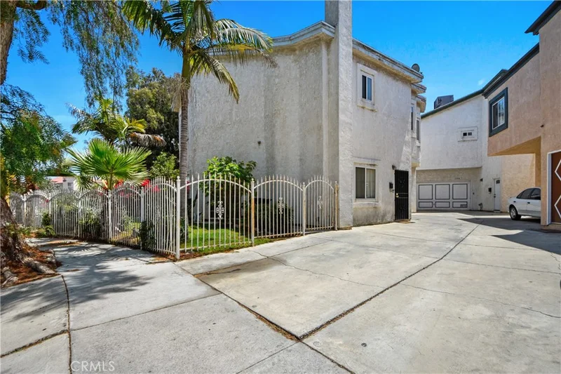 11512 York, Hawthorne, CA 90250