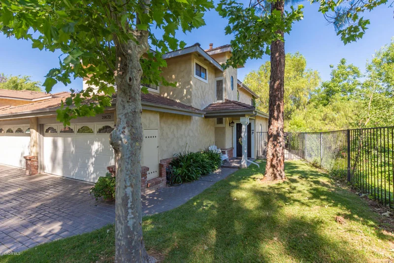 29672 Strawberry Hill, Agoura Hills, CA 91301