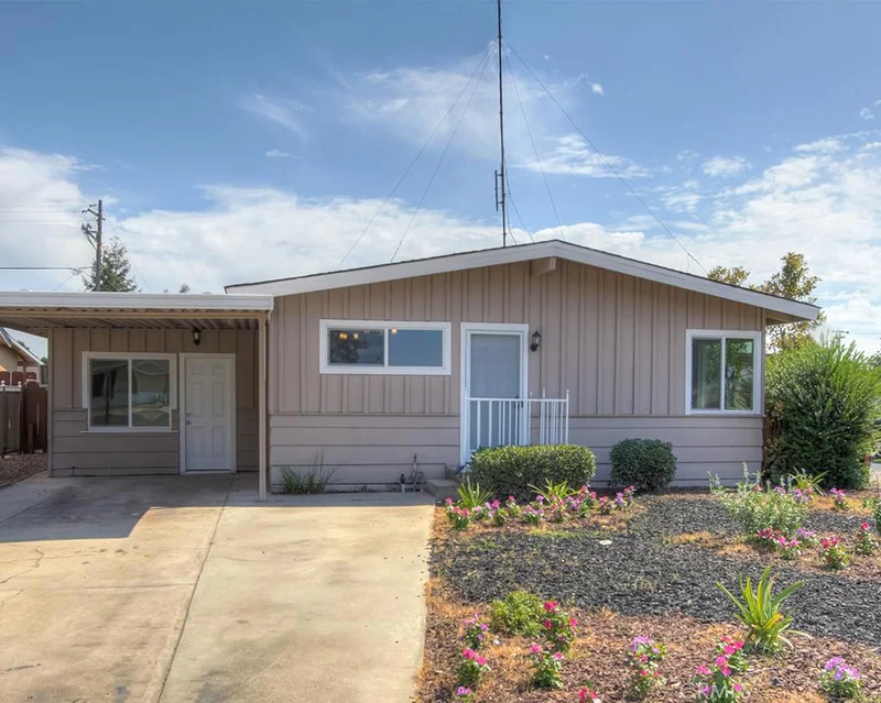 100 Dunham, Madera, CA 93637