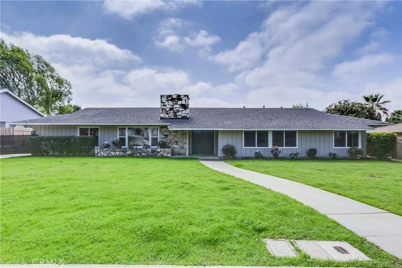 1016 Moab, Claremont, CA 91711