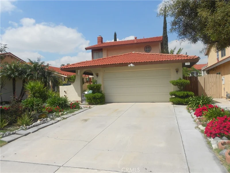 789 Santa Fe Ln, Colton, CA 92324