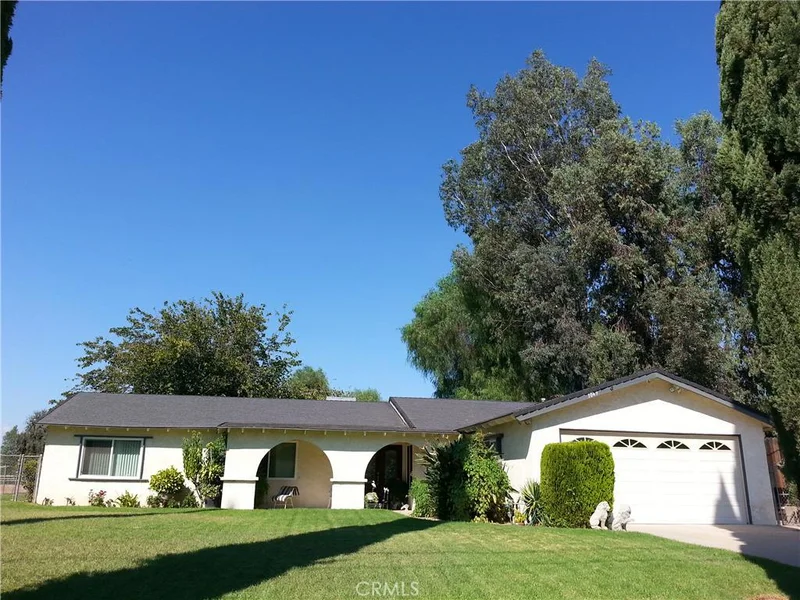 1049 1st, Norco, CA 92860