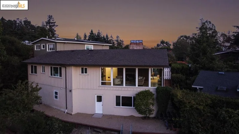 2960 Hedge Ct, Oakland, CA 94602