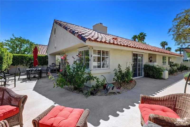 77702 Calle Las Brisas, Palm Desert, CA 92211