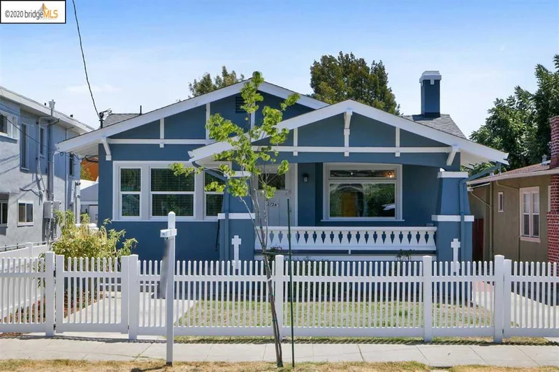 2724 Seminary Ave, Oakland, CA 94605