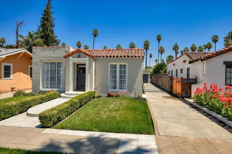 858 Clintonia, San Jose, CA 95125