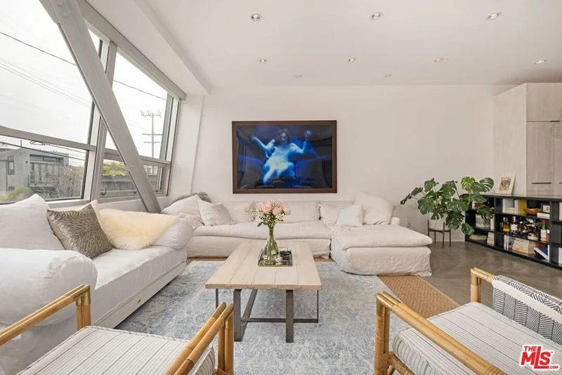615 Hampton #B202, Venice, CA 90291