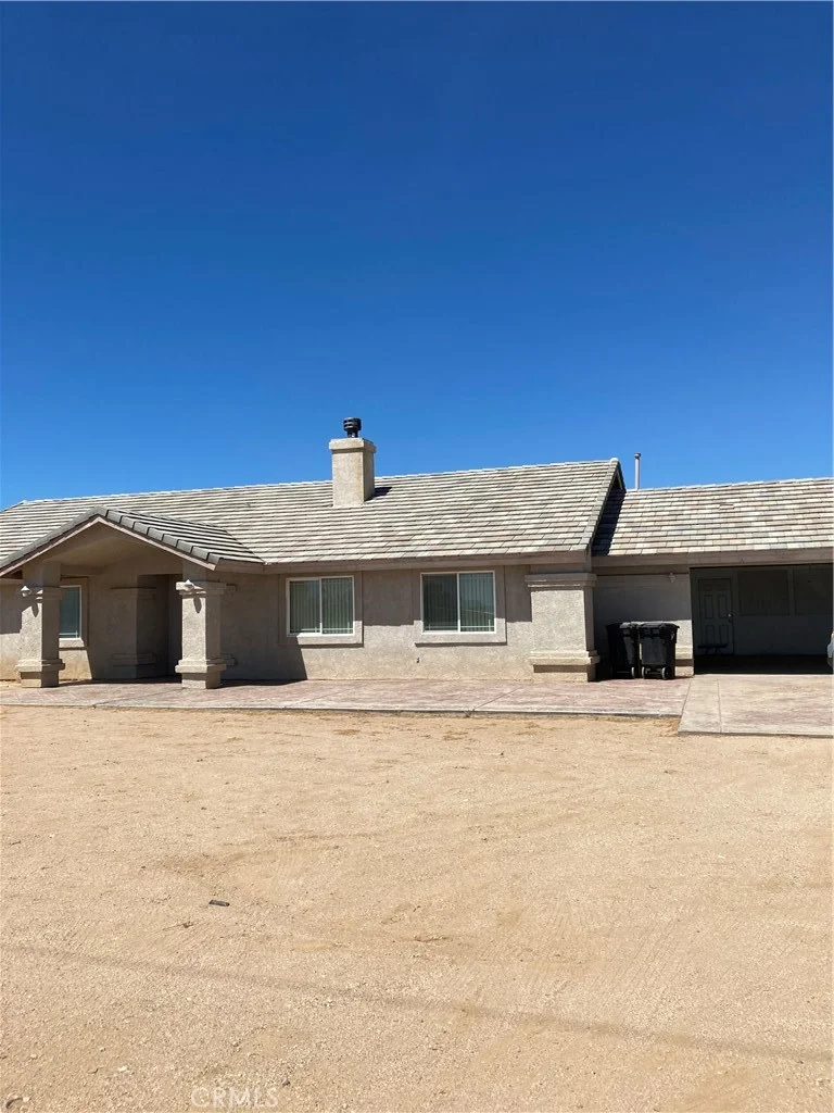 11828 Arizona Dr, Phelan, CA 92371