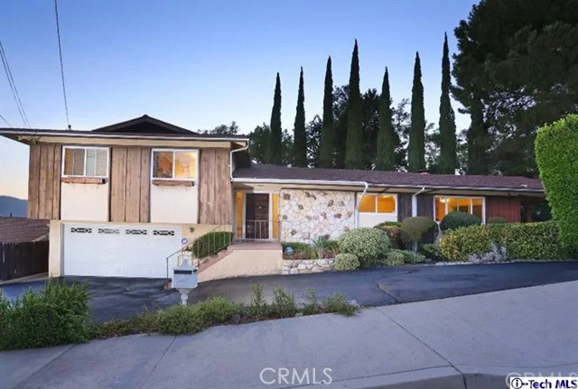 5211 New York, La Crescenta, CA 91214