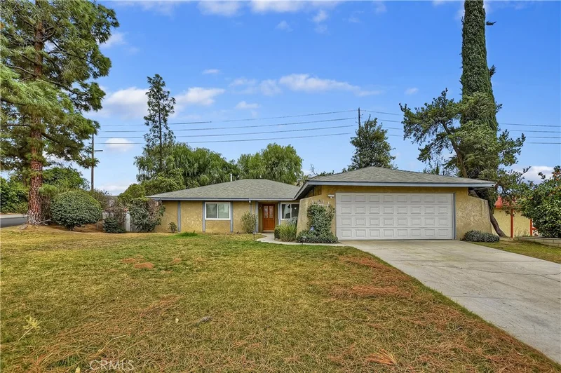 860 Via Mindi, Riverside, CA 92506