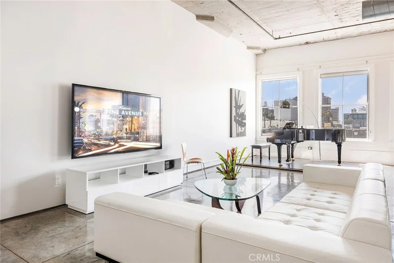 115 4th #305, Long Beach, CA 90802