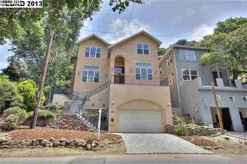 8730 Golf Links Rd, Oakland, CA 94605-4120