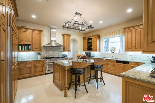 463 18th, Santa Monica, CA 90402