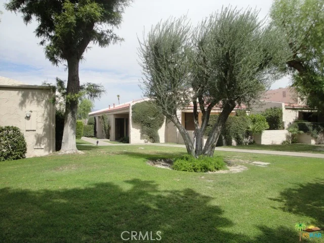 2548 Whitewater Club #B, Palm Springs, CA 92262