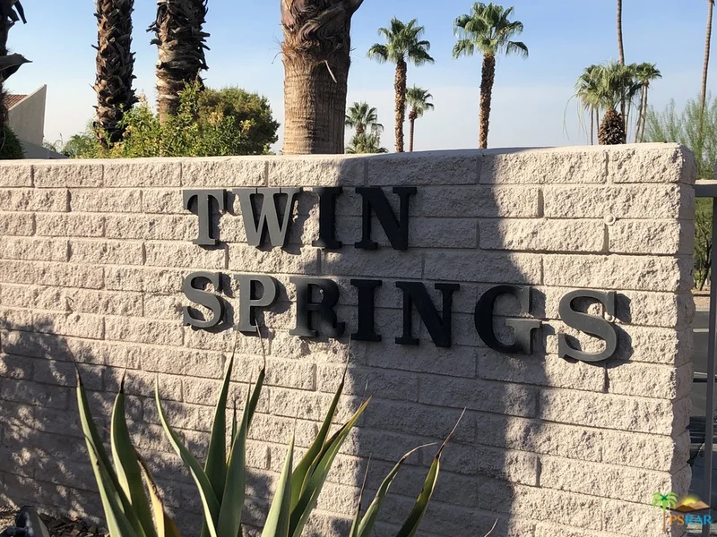 2696 Sierra Madre #F6, Palm Springs, CA 92264