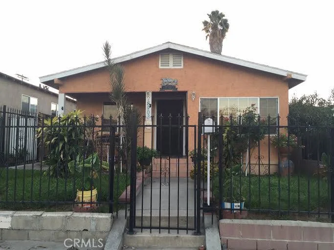 8903 Menlo Avenue, Los Angeles, CA 90044