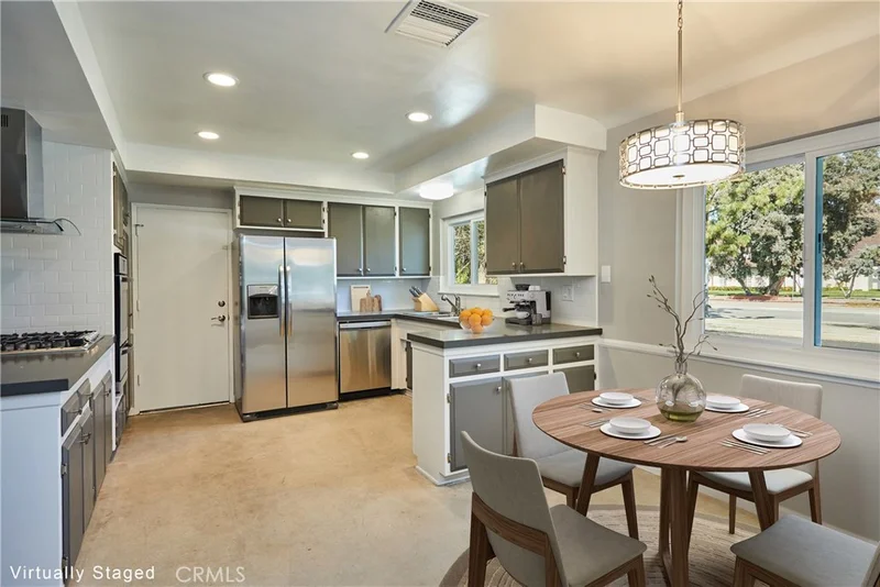 23110 Mulholland, Woodland Hills, CA 91364