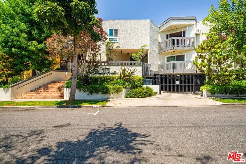 8577 Rugby #102, West Hollywood, CA 90069