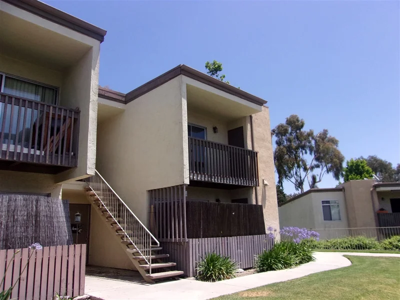 432 Edgehill Ln #18, Oceanside, CA 92054