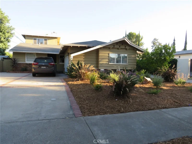 22814 Collins, Woodland Hills, CA 91367