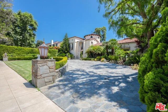 910 Whittier, Beverly Hills, CA 90210