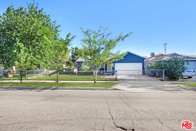 621 Avenue H8, Lancaster, CA 93534