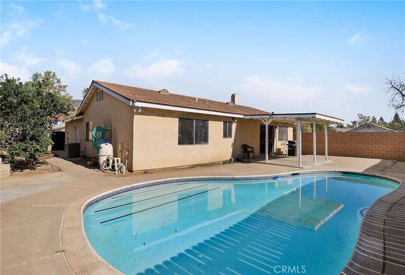 1905 Universal, San Bernardino, CA 92407