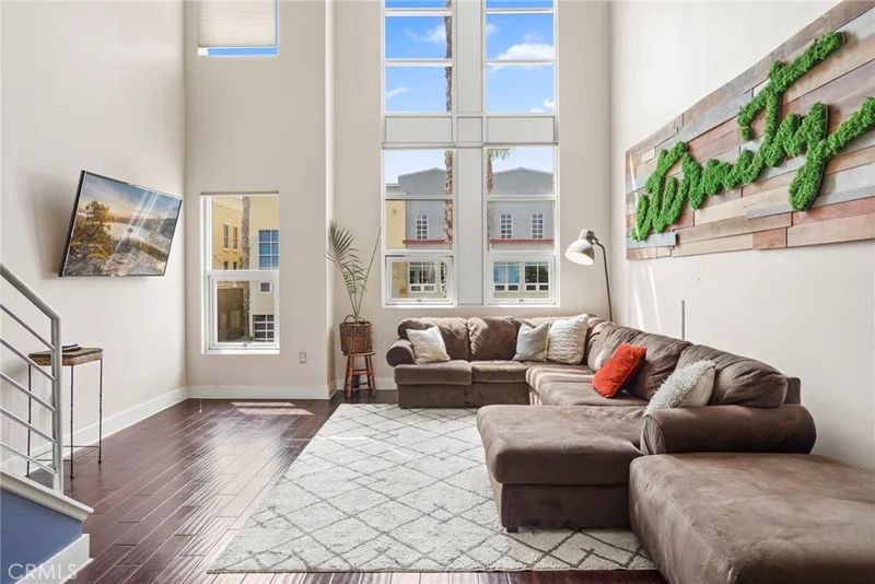 909 Santa Ana, Santa Ana, CA 92701