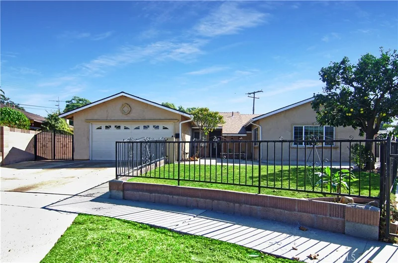 2712 Glenwood, Santa Ana, CA 92704