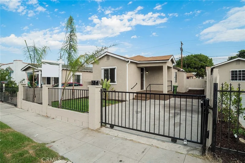 1035 66th, Los Angeles, CA 90044