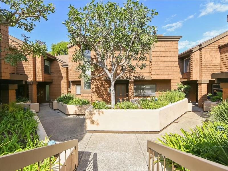 19 Canyon Island #19, Newport Beach, CA 92660
