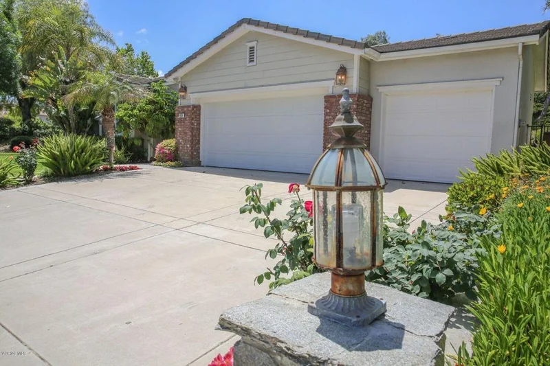 909 Clear Sky, Simi Valley, CA 93065