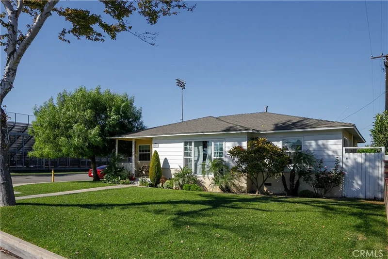 10403 Lowemont, Bellflower, CA 90706