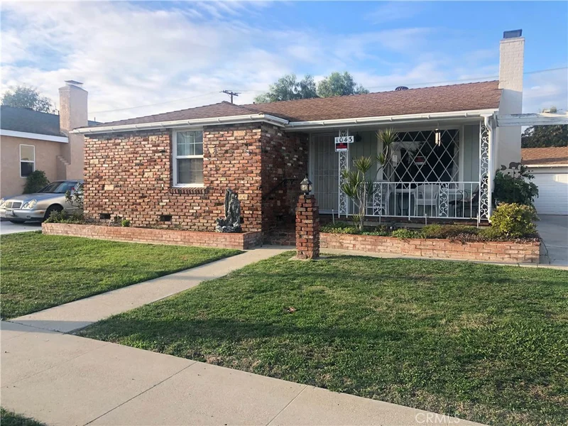 1043 Luray, Long Beach, CA 90807