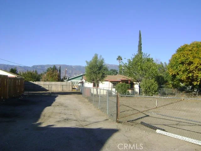 882 Rialto, San Bernardino, CA 92408