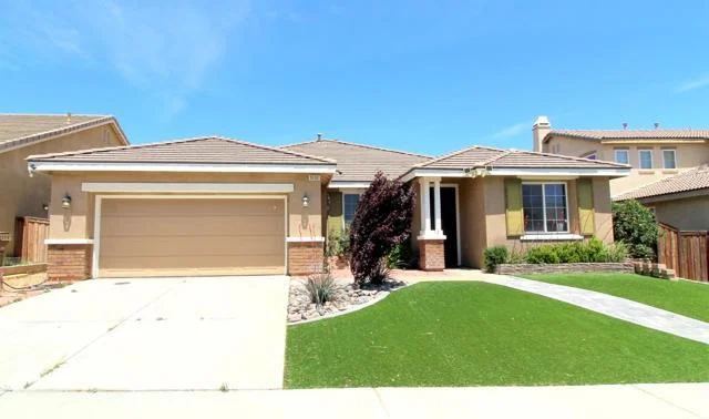 9132 Seal Beach, Hesperia, CA 92345