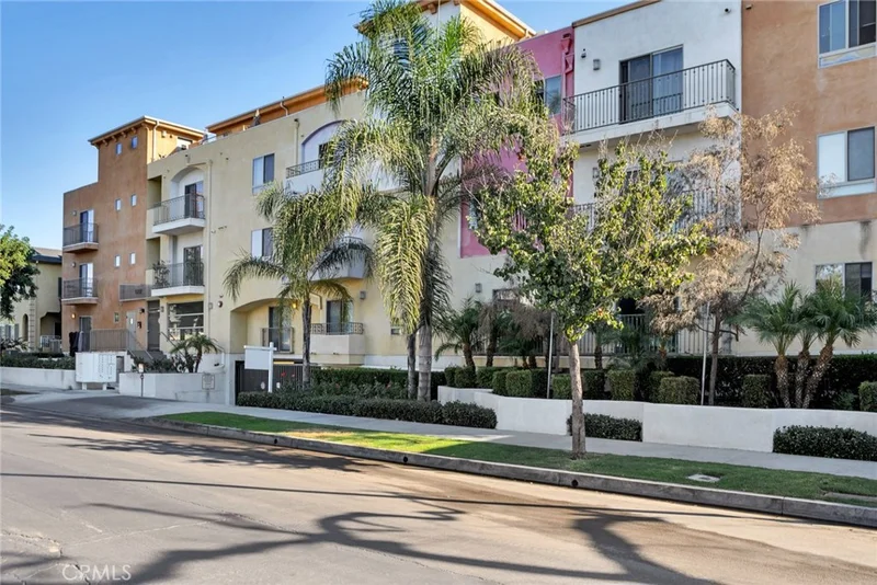 5232 Satsuma #110, North Hollywood, CA 91601