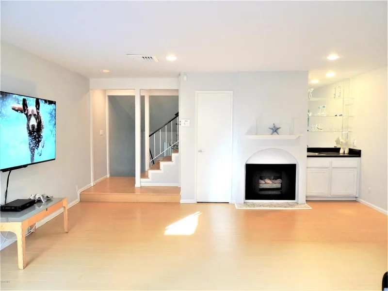 18631 Collins #19, Tarzana, CA 91356