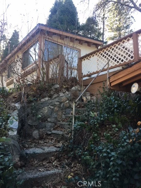 22967 Azalia, Crestline, CA 92325