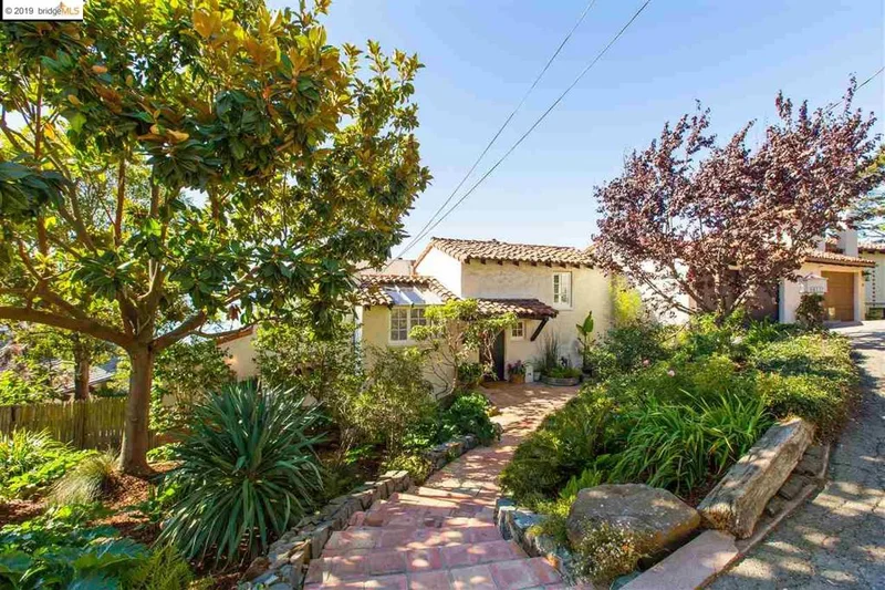 411 Western Dr, Richmond, CA 94801