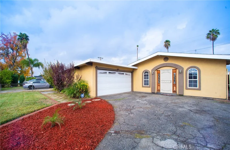 18415 Gladstone, Azusa, CA 91702