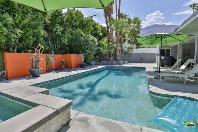 1127 Mesquite, Palm Springs, CA 92264