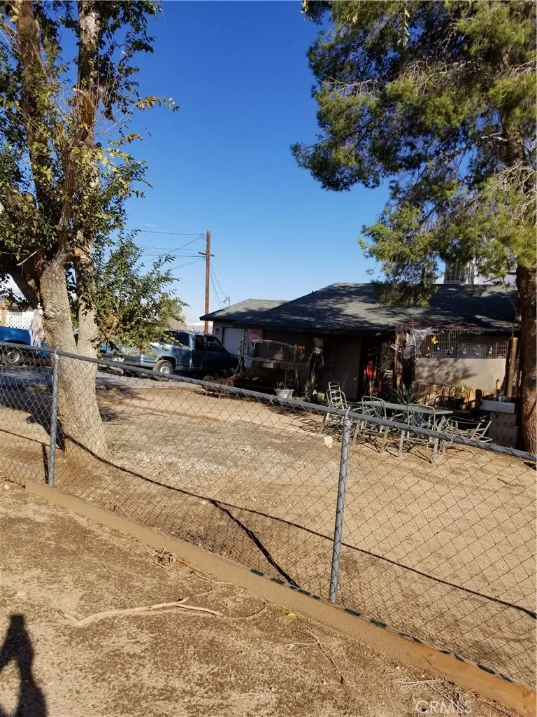 11581 4th, Hesperia, CA 92345